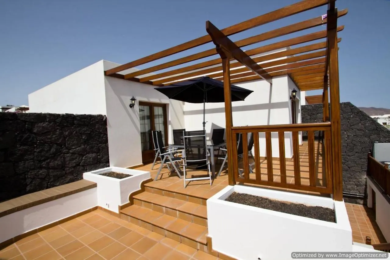 Villa 44 Sea Views, Pool,Games,Hot Tub, Office With Computer+ Wifi Playa Blanca  0*, Playa Blanca (Lanzarote)