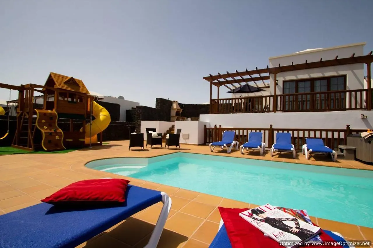 Villa 44 Sea Views, Pool,Games,Hot Tub, Office With Computer+ Wifi contacts