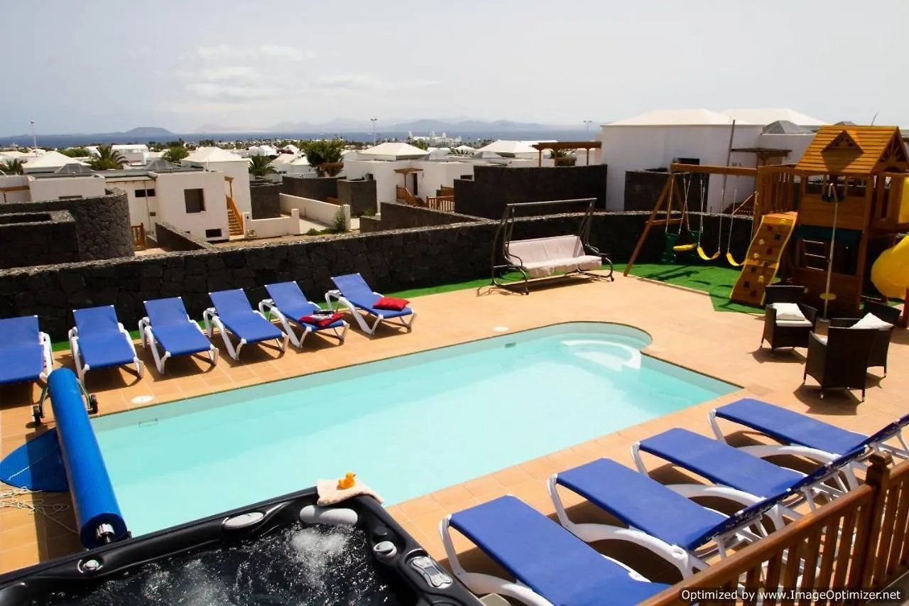 Villa 44 Sea Views, Pool,Games,Hot Tub, Office With Computer+ Wifi Playa Blanca  Spain
