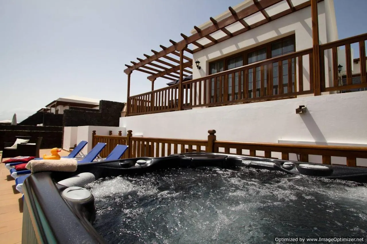 Villa 44 Sea Views, Pool,Games,Hot Tub, Office With Computer+ Wifi Playa Blanca   Playa Blanca (Lanzarote)