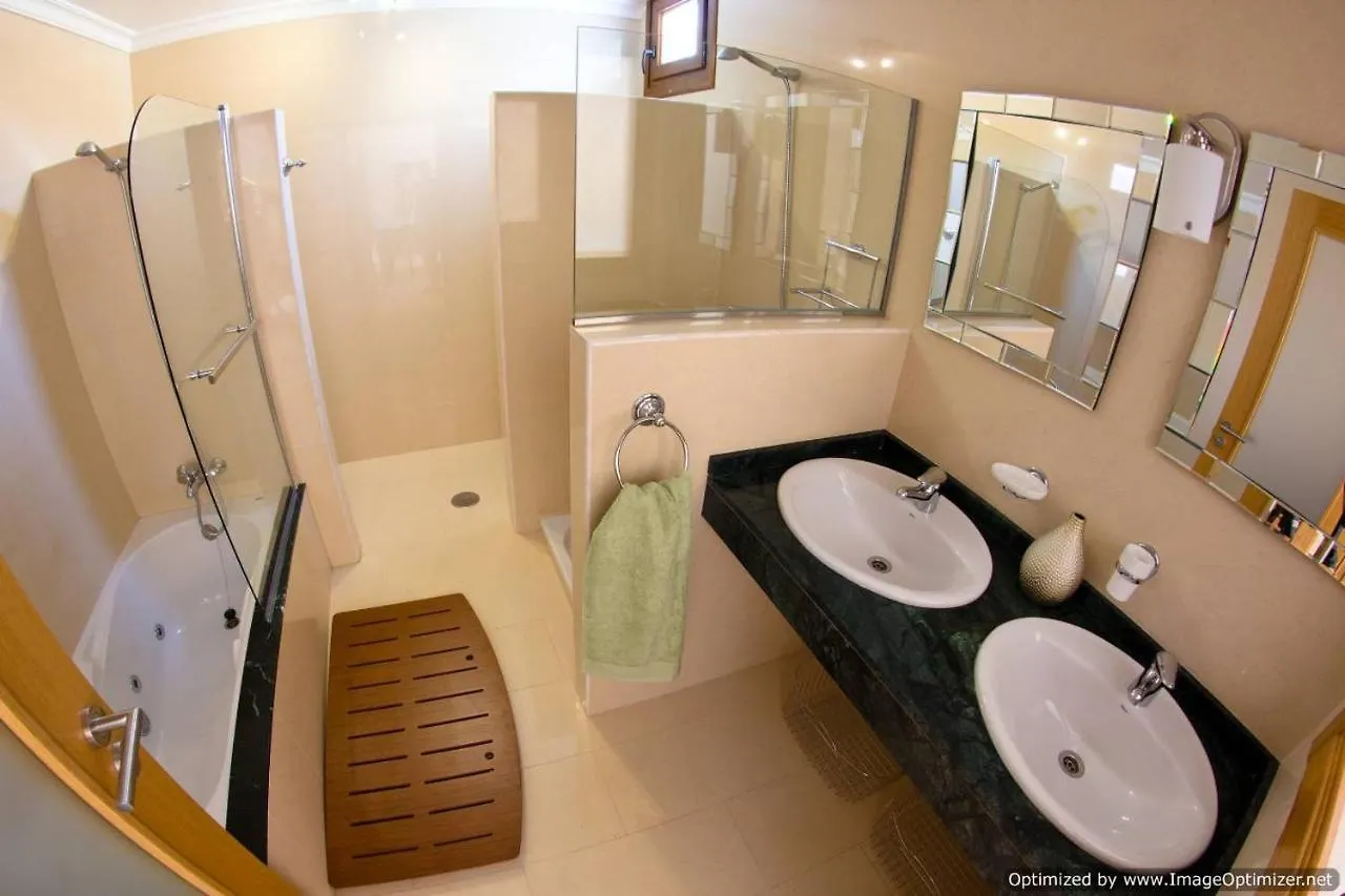 Villa 44 Sea Views, Pool,Games,Hot Tub, Office With Computer+ Wifi Playa Blanca  Playa Blanca (Lanzarote)