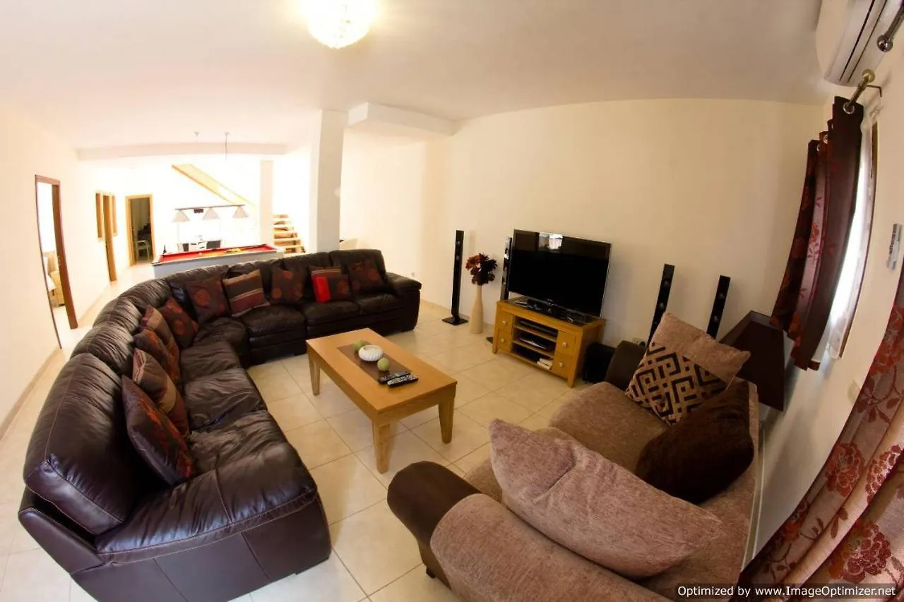 Villa 44 Sea Views, Pool,Games,Hot Tub, Office With Computer+ Wifi Playa Blanca  Spain