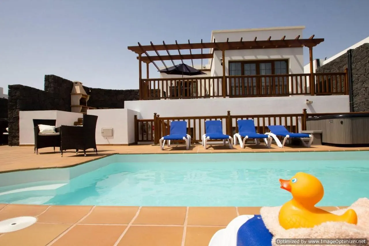 Villa 44 Sea Views, Pool,Games,Hot Tub, Office With Computer+ Wifi Playa Blanca  0*, Playa Blanca (Lanzarote) Spain