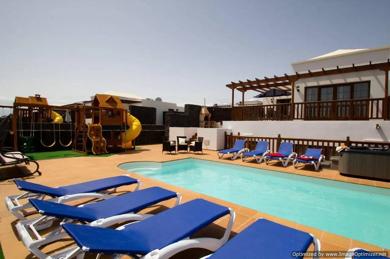 Villa 44 Sea Views, Pool,Games,Hot Tub, Office With Computer+ Wifi Playa Blanca   Playa Blanca (Lanzarote)