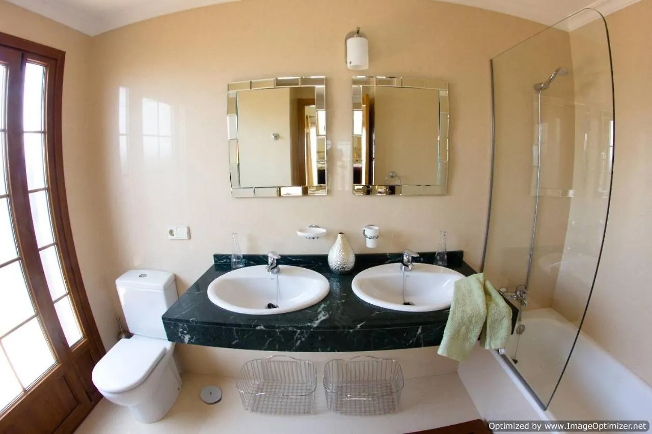Villa 44 Sea Views, Pool,Games,Hot Tub, Office With Computer+ Wifi Playa Blanca  Španělsko