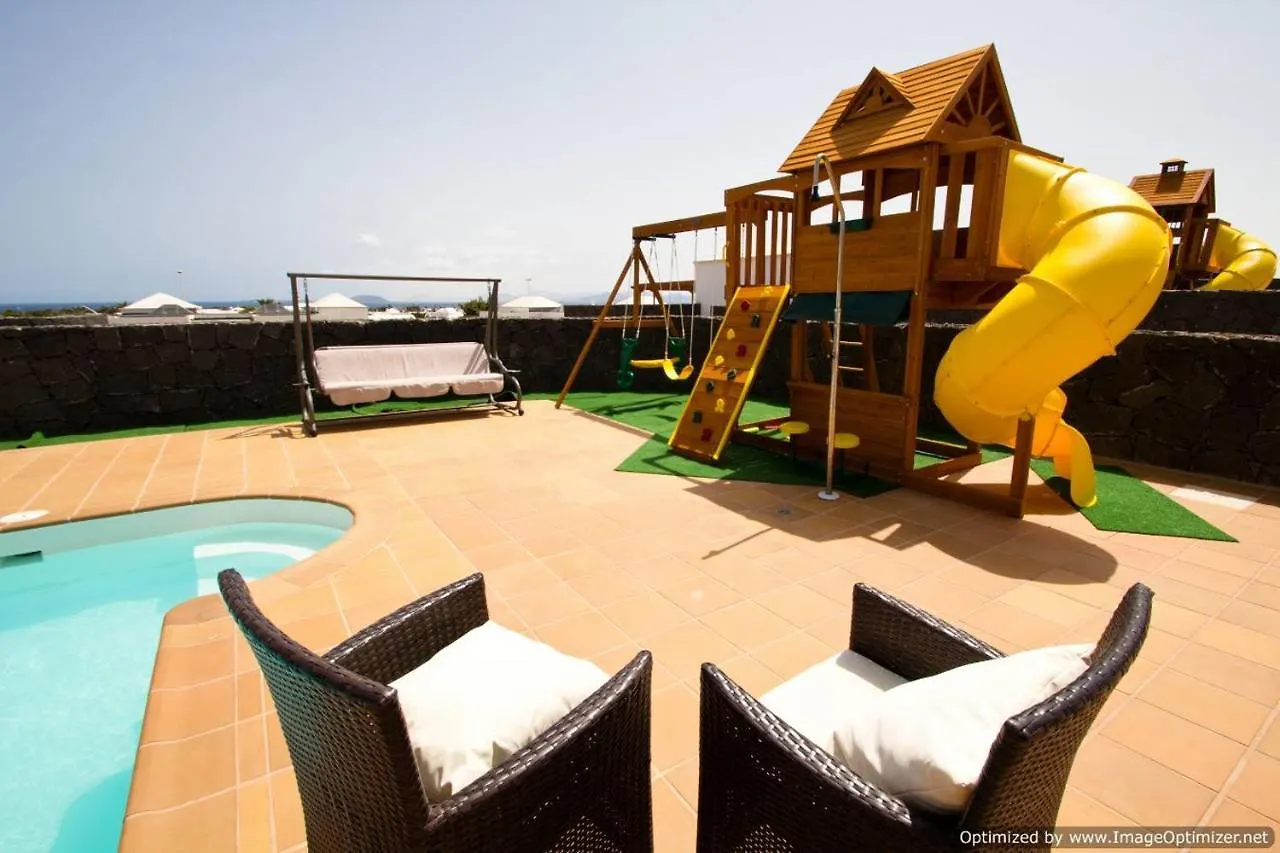 Villa 44 Sea Views, Pool,Games,Hot Tub, Office With Computer+ Wifi Playa Blanca